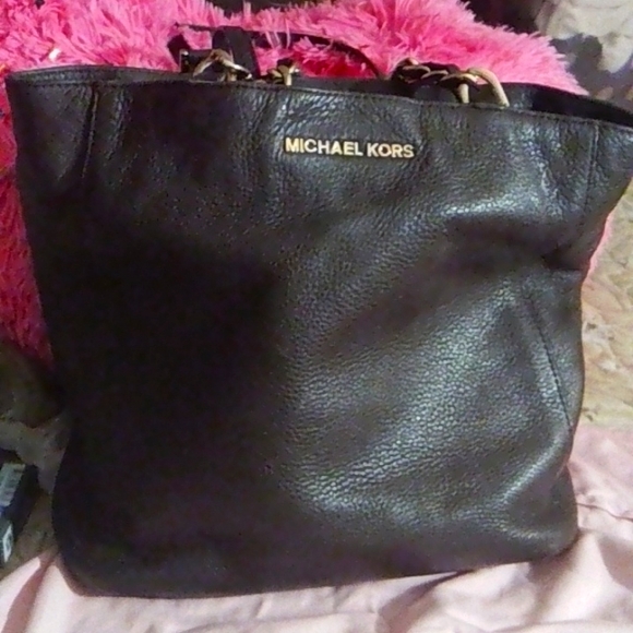 Elegant Michael Kors Black Leather Tote Bag – Versatile & Stylish!” - Picture 1 of 9